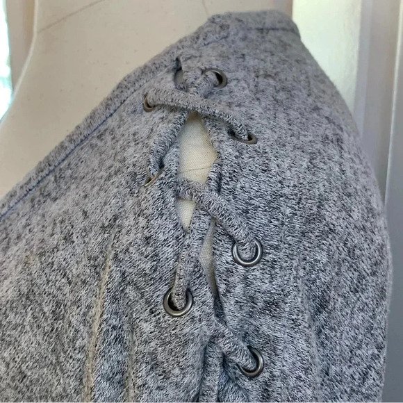 TORRID 3 V-Neck Lace-Up Shoulder Sweater Heather Gray Plus 3X 22W 24W Super Soft - Picture 8 of 11